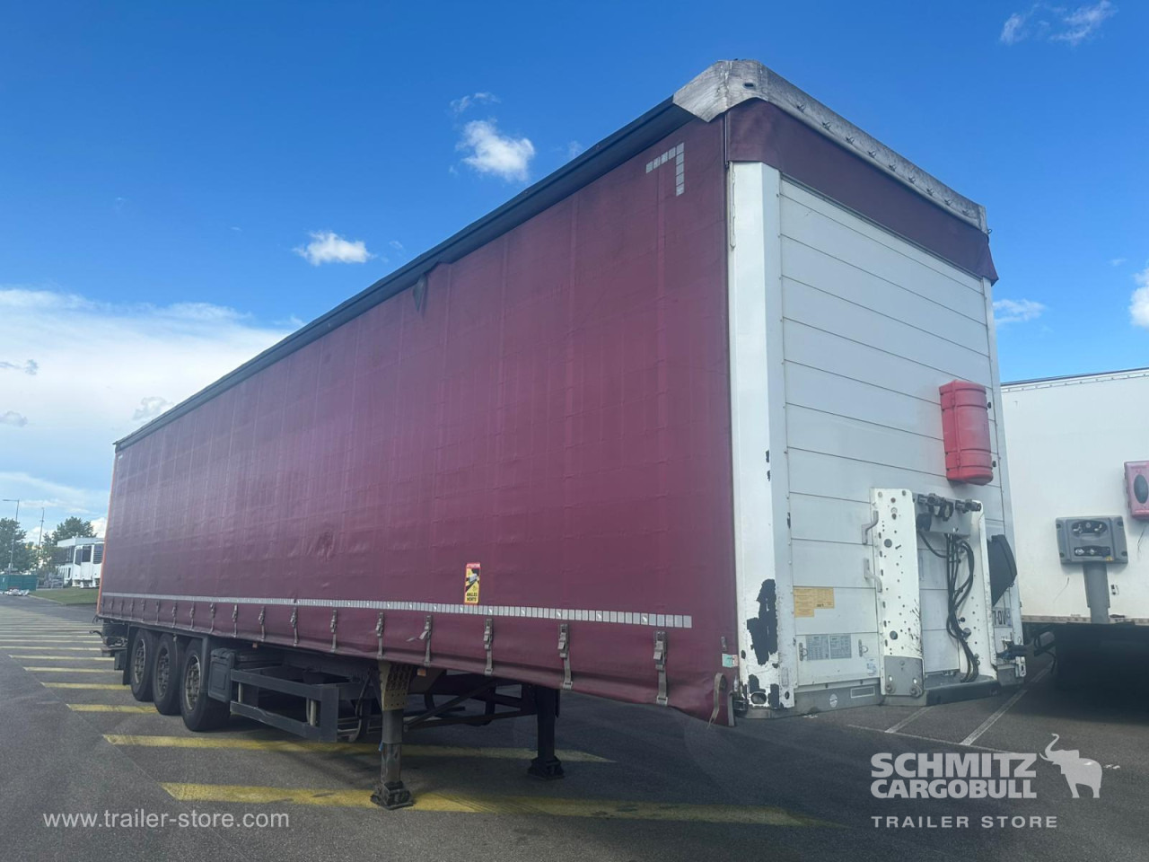 SCHMITZ Curtainsider Standard Taillift - Tentinė puspriekabė: foto 1 SCHMITZ Curtainsider Standard Taillift - Tentinė puspriekabė: foto 1