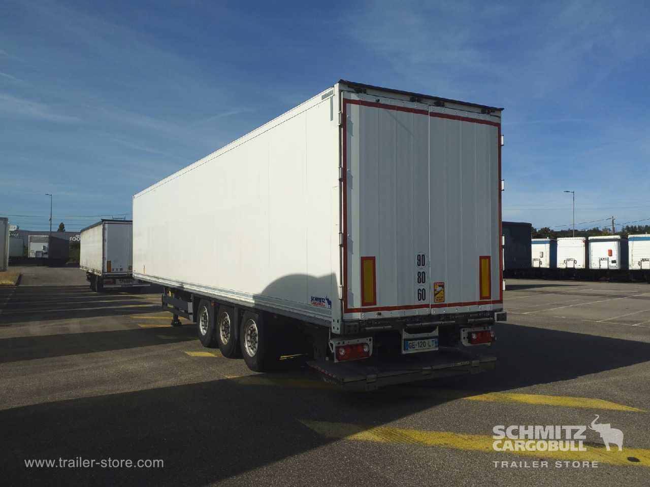 SCHMITZ Dryfreight Standard Taillift - Furgonas puspriekabė: foto 1 SCHMITZ Dryfreight Standard Taillift - Furgonas puspriekabė: foto 1