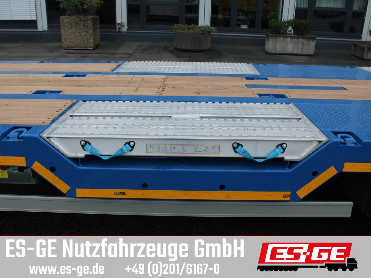 Žemo profilio platforma puspriekabė ES-GE 3-Achs-Satteltieflader - Radmulden: foto 7