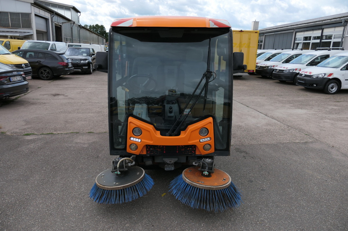 CN200 Sweeper - Gatvių šlavimo mašina: foto 2 CN200 Sweeper - Gatvių šlavimo mašina: foto 2