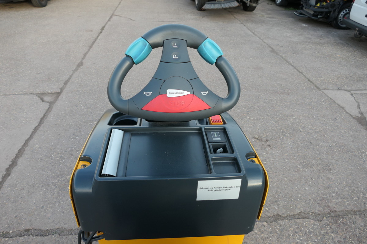 JUNGHEINRICH EZS 130 Schlepper Batterie 06/2021 - Elektrinis vilkikas: foto 5 JUNGHEINRICH EZS 130 Schlepper Batterie 06/2021 - Elektrinis vilkikas: foto 5