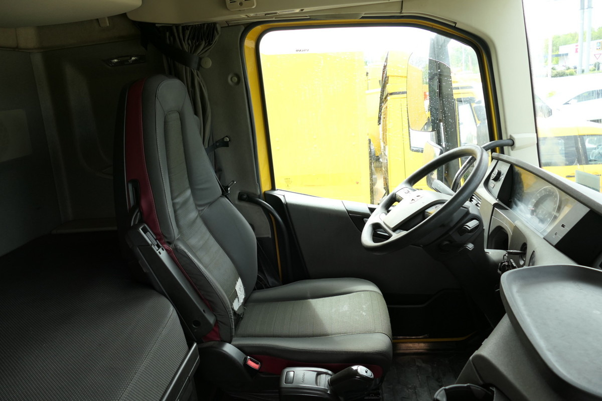Interior photo 1: Konteineris-vežimus/ Sukeisti kūną sunkvežimis VOLVO FH 26.420 6x2 BDF LBW KLIMA AHK