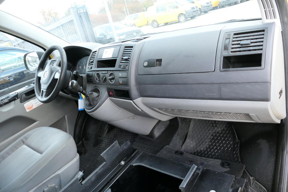 Interior photo 1: Mažas furgonas VW T5 Transporter 2.0 TDI 2xSCHIEBETÜR PARKTRONIK E