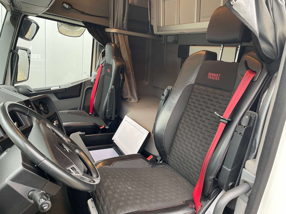 Renault T HIGH 520 4x2 new tacho - Parking Airco - Vilkikas: foto 3 Renault T HIGH 520 4x2 new tacho - Parking Airco - Vilkikas: foto 3
