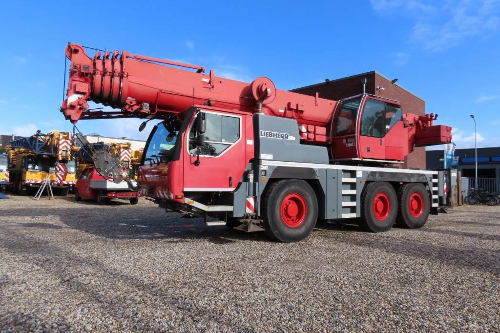 Liebherr LTM 1055-3.2 - Visureigis kranas: foto 1 Liebherr LTM 1055-3.2 - Visureigis kranas: foto 1