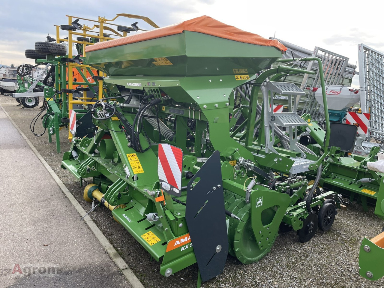 Amazone CENTAYA 3000 Spezial + KX 3001 - Kombinuota sėjamoji: foto 2 Amazone CENTAYA 3000 Spezial + KX 3001 - Kombinuota sėjamoji: foto 2
