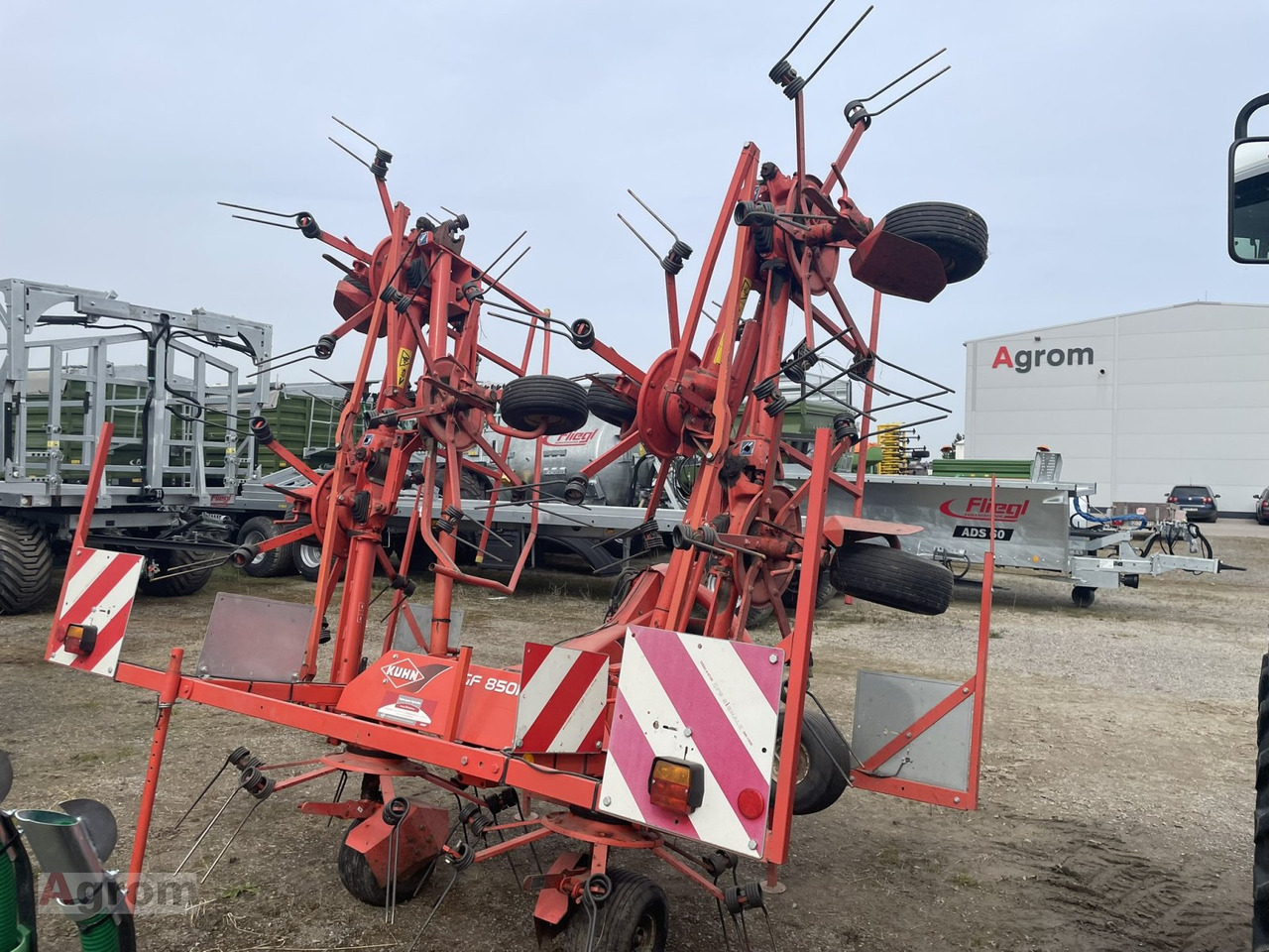 Šieno grėblys/ Vartytuvas Kuhn GF 8501: foto 6