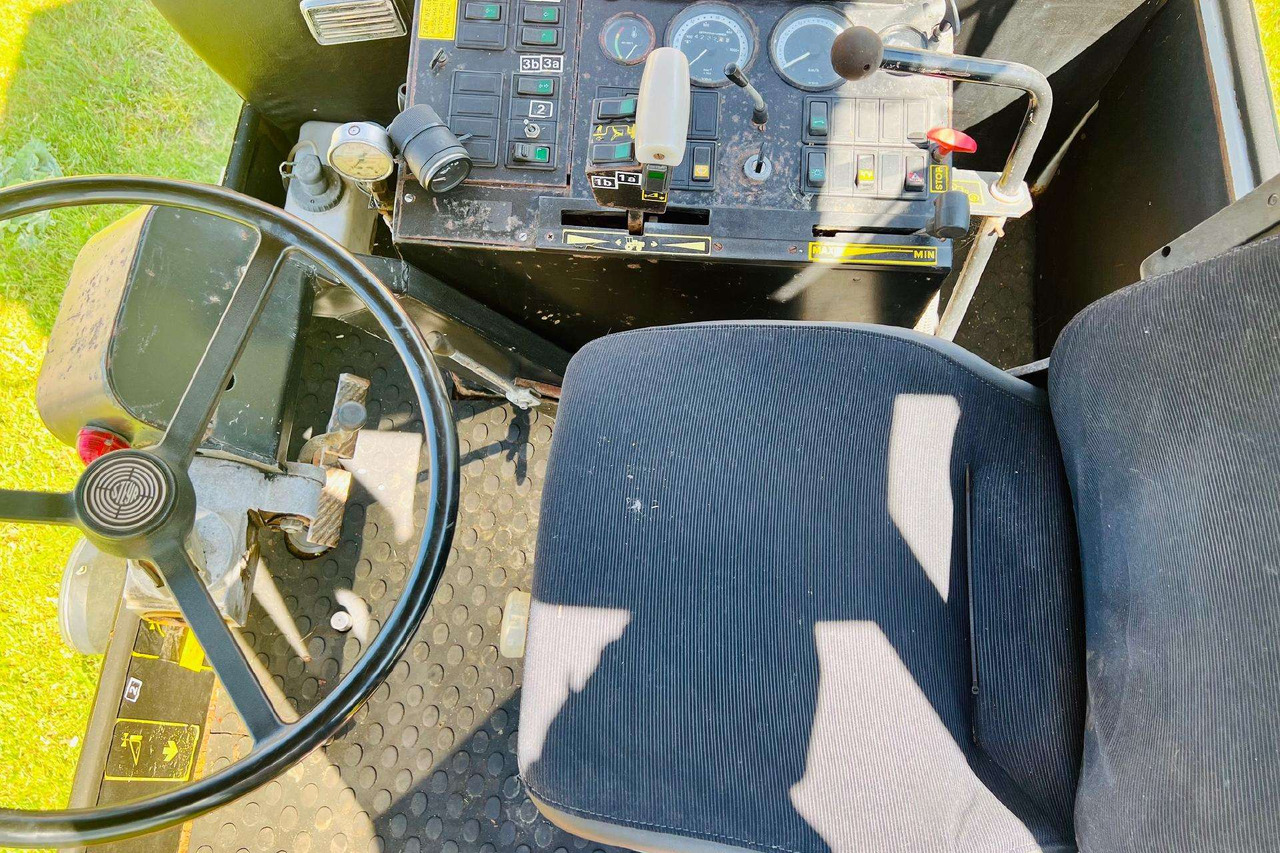 Steyr 8320 - Vynuogių derliaus nuėmimo mašinos: foto 3 Steyr 8320 - Vynuogių derliaus nuėmimo mašinos: foto 3