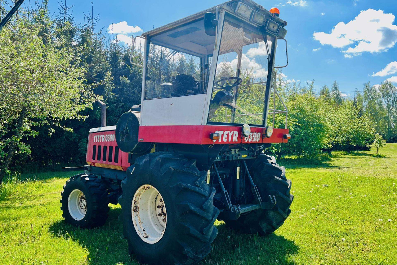 Steyr 8320 - Vynuogių derliaus nuėmimo mašinos: foto 1 Steyr 8320 - Vynuogių derliaus nuėmimo mašinos: foto 1