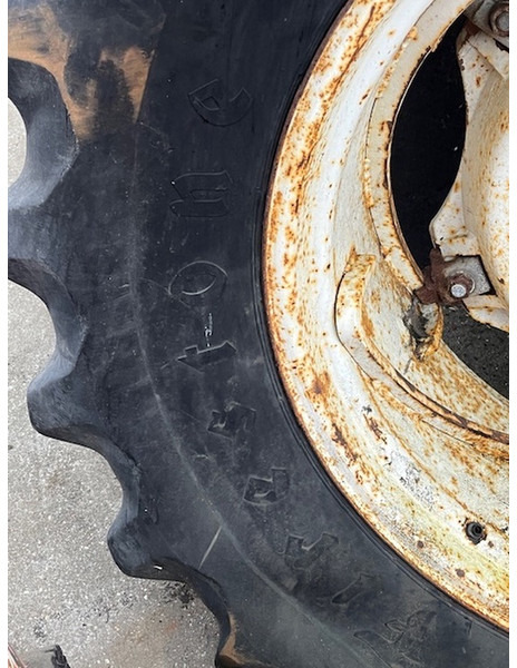 Firestone 18.4 R34 - Ratlankis: foto 3 Firestone 18.4 R34 - Ratlankis: foto 3