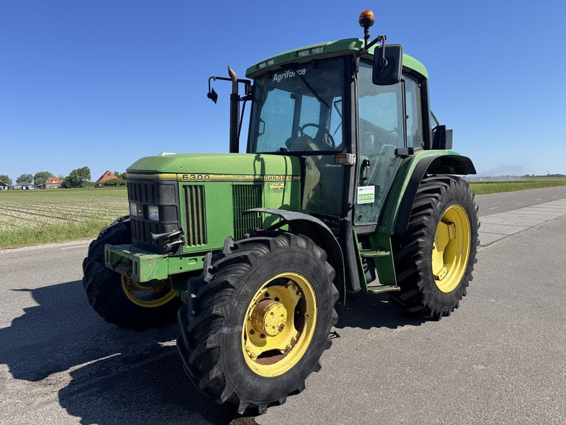 John Deere 6300 - Traktorius: foto 1 John Deere 6300 - Traktorius: foto 1