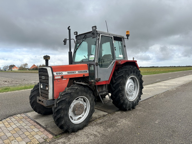 Massey Ferguson 690 - Traktorius: foto 1 Massey Ferguson 690 - Traktorius: foto 1