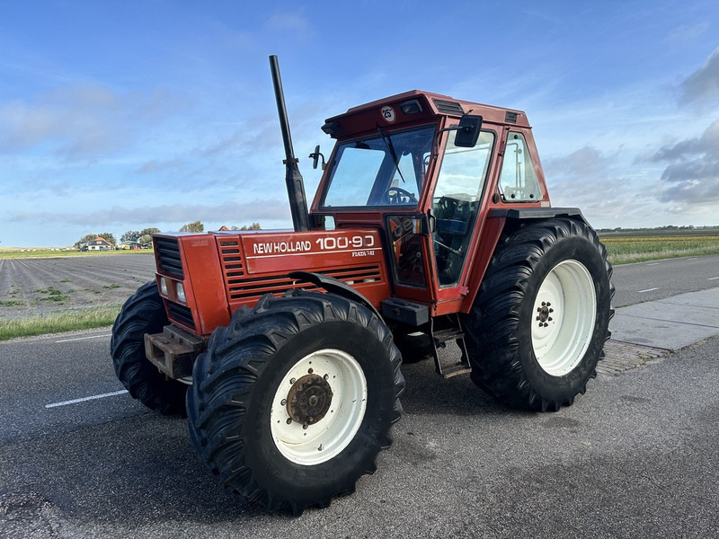 New Holland 100-90 DT - Traktorius: foto 1 New Holland 100-90 DT - Traktorius: foto 1