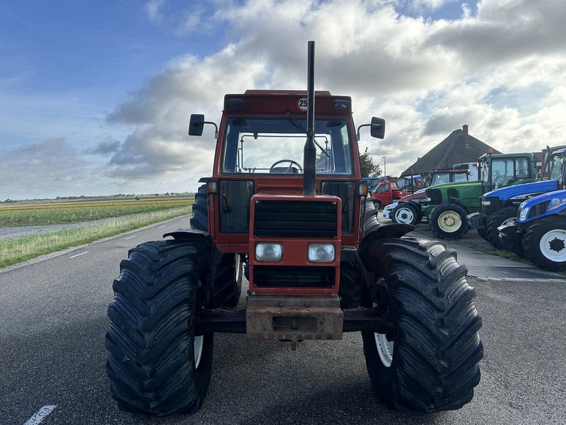 New Holland 100-90 DT - Traktorius: foto 3 New Holland 100-90 DT - Traktorius: foto 3