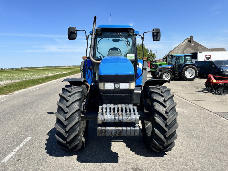 New Holland 8260 - Traktorius: foto 3 New Holland 8260 - Traktorius: foto 3