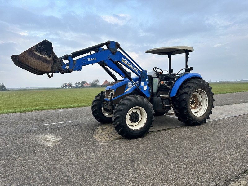 New Holland TD5.100 - Traktorius: foto 1 New Holland TD5.100 - Traktorius: foto 1