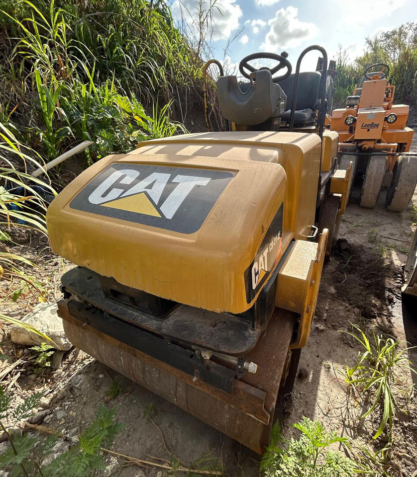 Caterpillar CB-214E - Volas: foto 5 Caterpillar CB-214E - Volas: foto 5