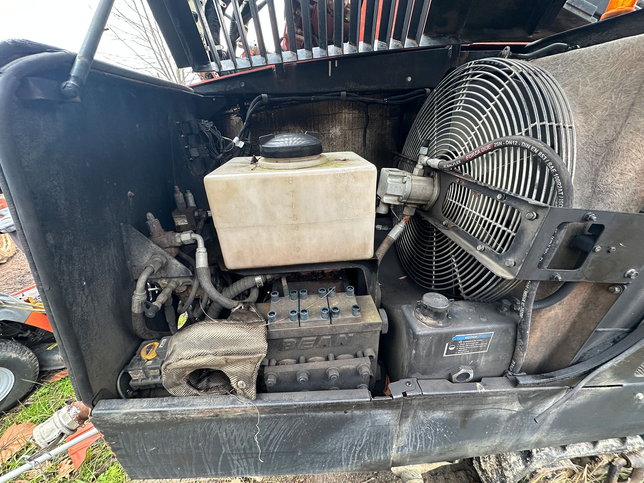 Ditch Witch JT3020 - Horizontalaus gręžimo mašinos: foto 5 Ditch Witch JT3020 - Horizontalaus gręžimo mašinos: foto 5