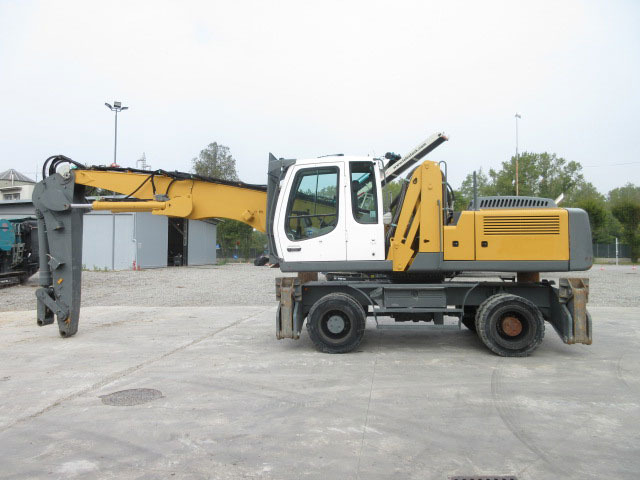 Liebherr A924 - Ekskavatorius su ilga strėle: foto 2 Liebherr A924 - Ekskavatorius su ilga strėle: foto 2