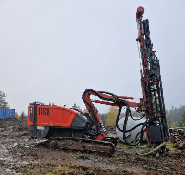 Sandvik Dino DC400Ri - Gręžimo mašina: foto 1 Sandvik Dino DC400Ri - Gręžimo mašina: foto 1