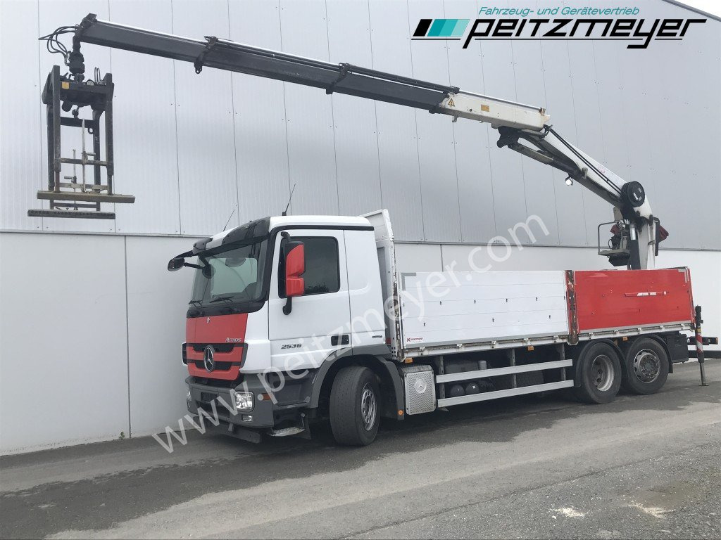 MERCEDES-BENZ Actros 2536 LL Pritsche HMF Heckkran m. Zange Baustoff - Platforminis/ Bortinis sunkvežimis, Sunkvežimis su kranu: foto 1 MERCEDES-BENZ Actros 2536 LL Pritsche HMF Heckkran m. Zange Baustoff - Platforminis/ Bortinis sunkvežimis, Sunkvežimis su kranu: foto 1