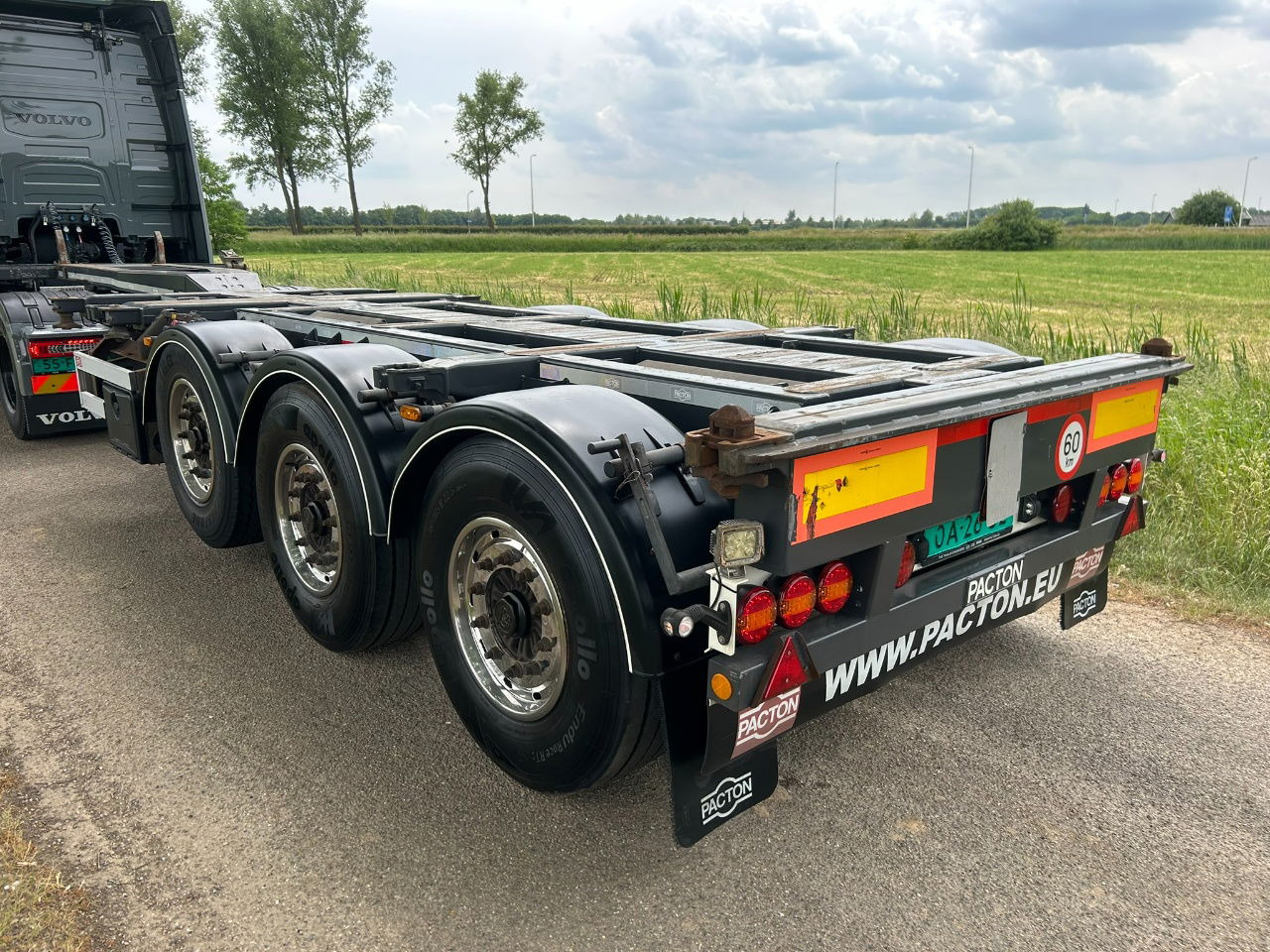 Pacton ET3 / Bpw Disc / Lifting axle / 2x20/30/40/45 ft hc / Tyres 80 / Tuf 3-20 - Konteineris-vežimus/ Sukeisti kūną puspriekabė: foto 4 Pacton ET3 / Bpw Disc / Lifting axle / 2x20/30/40/45 ft hc / Tyres 80 / Tuf 3-20 - Konteineris-vežimus/ Sukeisti kūną puspriekabė: foto 4