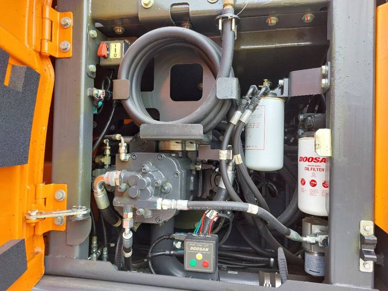 Nauja Ratinis ekskavatorius Develon DX 140 W-7: foto 16