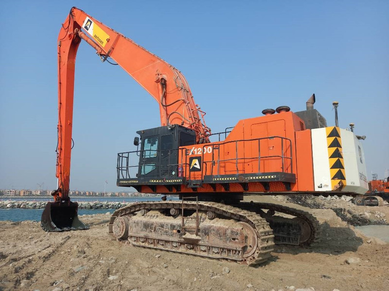 Hitachi EX1200-6 Longreach 28m (Abu Dhabi) - Ekskavatorius: foto 4 Hitachi EX1200-6 Longreach 28m (Abu Dhabi) - Ekskavatorius: foto 4