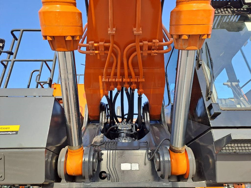 Hitachi EX1200-6 ME (New Boom + Stick) (Jebel Ali, UAE) - Vikšrinis ekskavatorius: foto 5 Hitachi EX1200-6 ME (New Boom + Stick) (Jebel Ali, UAE) - Vikšrinis ekskavatorius: foto 5
