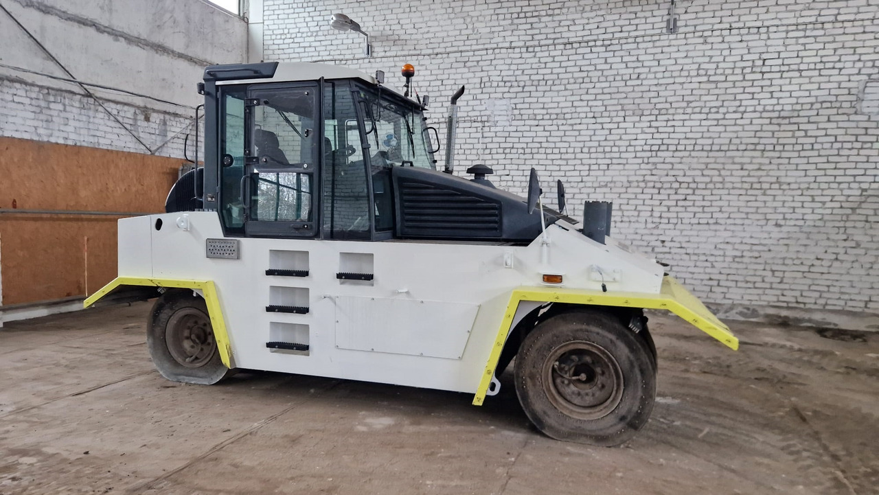 BOMAG BW24 R - Pneumatinis volas: foto 1 BOMAG BW24 R - Pneumatinis volas: foto 1
