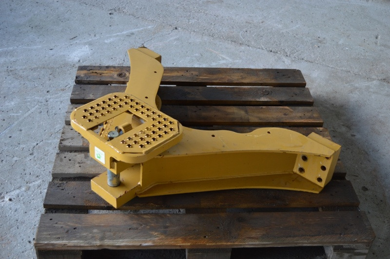 CATERPILLAR D5N Tow hook - Auto gervė - Buldozeris: foto 2 CATERPILLAR D5N Tow hook - Auto gervė - Buldozeris: foto 2