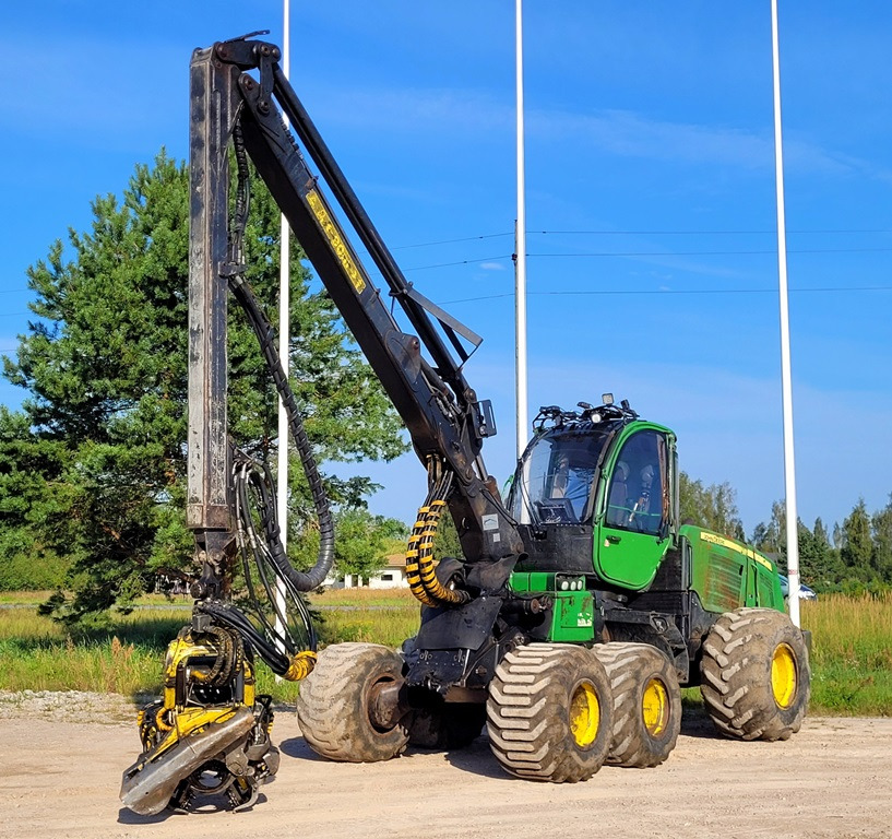 JOHN DEERE 1070 E - Harvesteris: foto 1 JOHN DEERE 1070 E - Harvesteris: foto 1