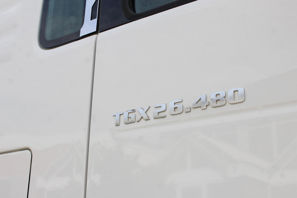 MAN TGX 26.480 Plane Stapleraufnahme Lenkachse Zug! - Tentinis sunkvežimis: foto 5 MAN TGX 26.480 Plane Stapleraufnahme Lenkachse Zug! - Tentinis sunkvežimis: foto 5