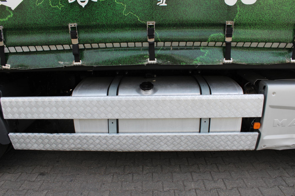 MAN TGX 26.480 Plane Stapleraufnahme Lenkachse Zug! - Tentinis sunkvežimis: foto 3 MAN TGX 26.480 Plane Stapleraufnahme Lenkachse Zug! - Tentinis sunkvežimis: foto 3
