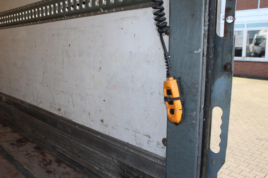 Renault D 280E6 Wide Koffer LBW nur 268Tkm! - Furgonas sunkvežimis: foto 4 Renault D 280E6 Wide Koffer LBW nur 268Tkm! - Furgonas sunkvežimis: foto 4