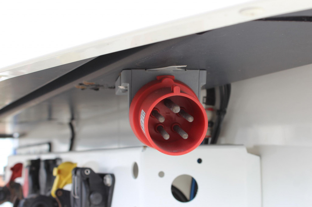 SCHMITZ Blumenbreite TW LBW Lenkachse Rent-Miete - Refrižeratorius puspriekabė: foto 4 SCHMITZ Blumenbreite TW LBW Lenkachse Rent-Miete - Refrižeratorius puspriekabė: foto 4