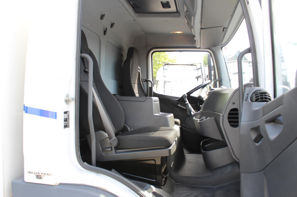 Mercedes-Benz Atego 1221 E6 Koffer Klima LDW Schalter LBW - Sunkvežimis: foto 4 Mercedes-Benz Atego 1221 E6 Koffer Klima LDW Schalter LBW - Sunkvežimis: foto 4
