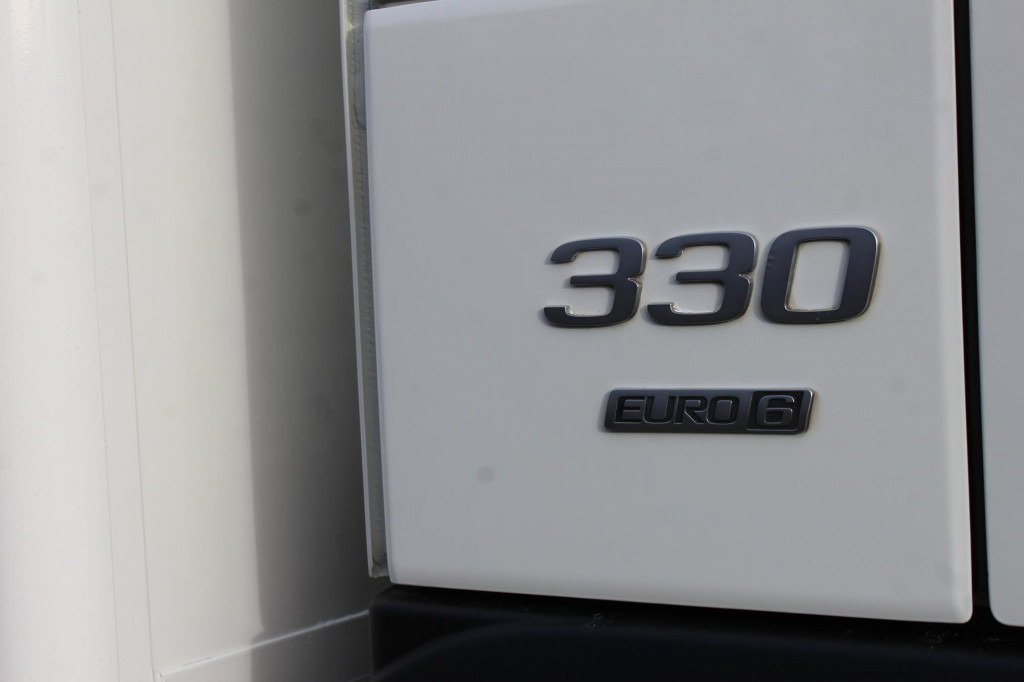 Volvo FM 330 E6 Koffer 7,8m Klima LBW Liftachse - Furgonas sunkvežimis: foto 4 Volvo FM 330 E6 Koffer 7,8m Klima LBW Liftachse - Furgonas sunkvežimis: foto 4