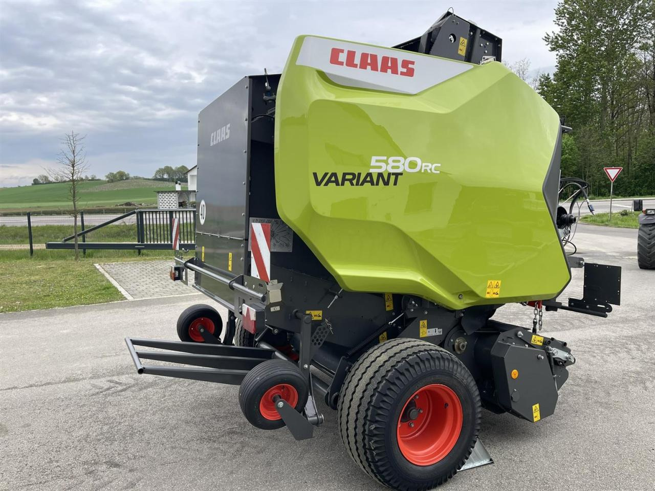 CLAAS neuwertige Rundballenpresse Variant 580 RC Pro, ca. 1003 Ballen, Bj. 2023 - Ruloninis presas: foto 5 CLAAS neuwertige Rundballenpresse Variant 580 RC Pro, ca. 1003 Ballen, Bj. 2023 - Ruloninis presas: foto 5