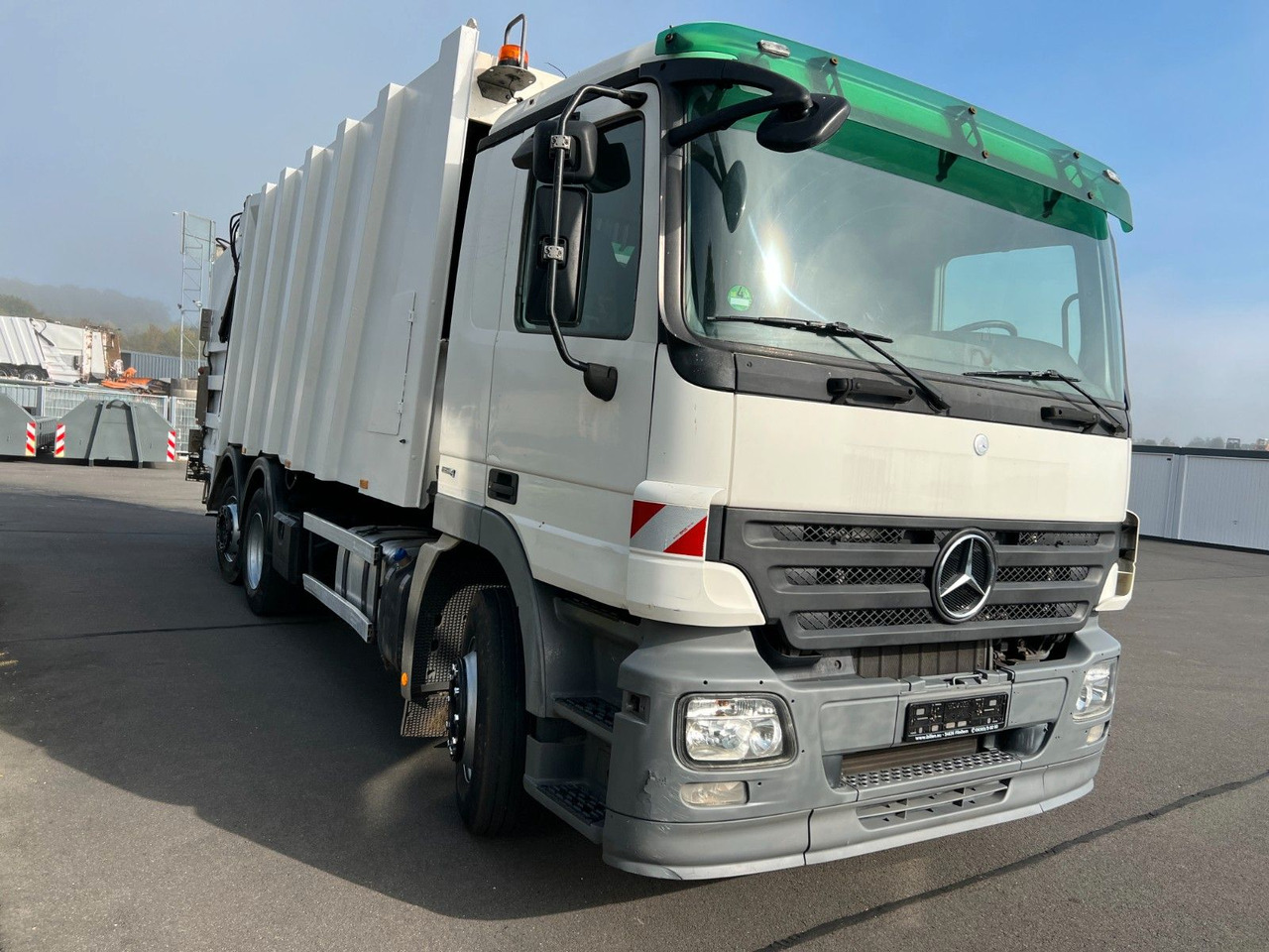 Mercedes-Benz Actros 2532 6x2 Faun Vario 524 Euro 5 Mercedes-Benz Actros 2532 6x2 Faun Vario 524 Euro 5 - Šiukšliavežis: foto 3 Mercedes-Benz Actros 2532 6x2 Faun Vario 524 Euro 5 Mercedes-Benz Actros 2532 6x2 Faun Vario 524 Euro 5 - Šiukšliavežis: foto 3