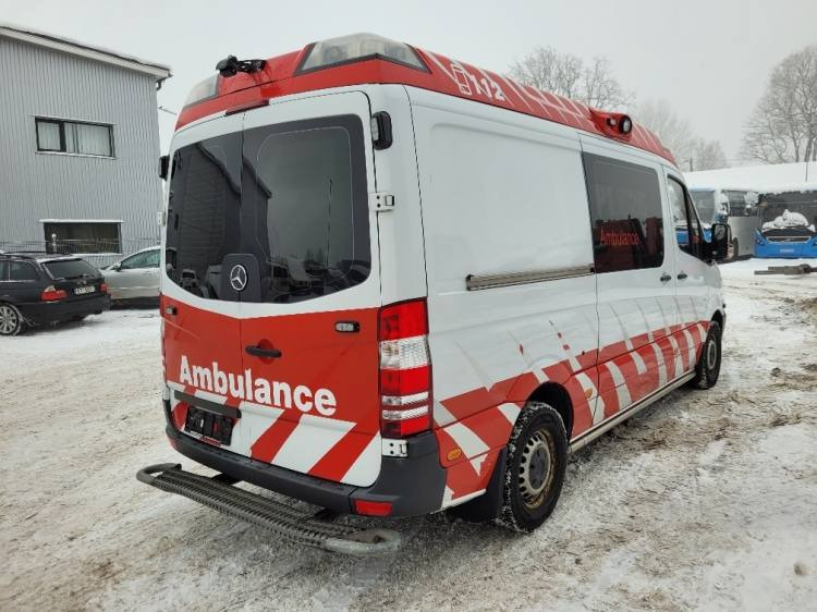 MERCEDES – BENZ SPRINTER 3.0D AMBULANCE (PROFILE) KLIMA 7.2015 EURO 6 - Greitosios pagalbos automobilis: foto 4 MERCEDES – BENZ SPRINTER 3.0D AMBULANCE (PROFILE) KLIMA 7.2015 EURO 6 - Greitosios pagalbos automobilis: foto 4