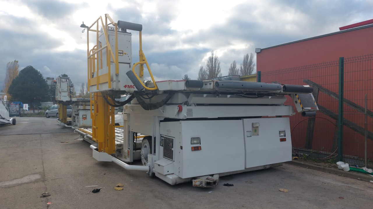 FMC loader Commander 15 Universal Main Deck - Konteinerių ir padėklų krautuvas: foto 2 FMC loader Commander 15 Universal Main Deck - Konteinerių ir padėklų krautuvas: foto 2