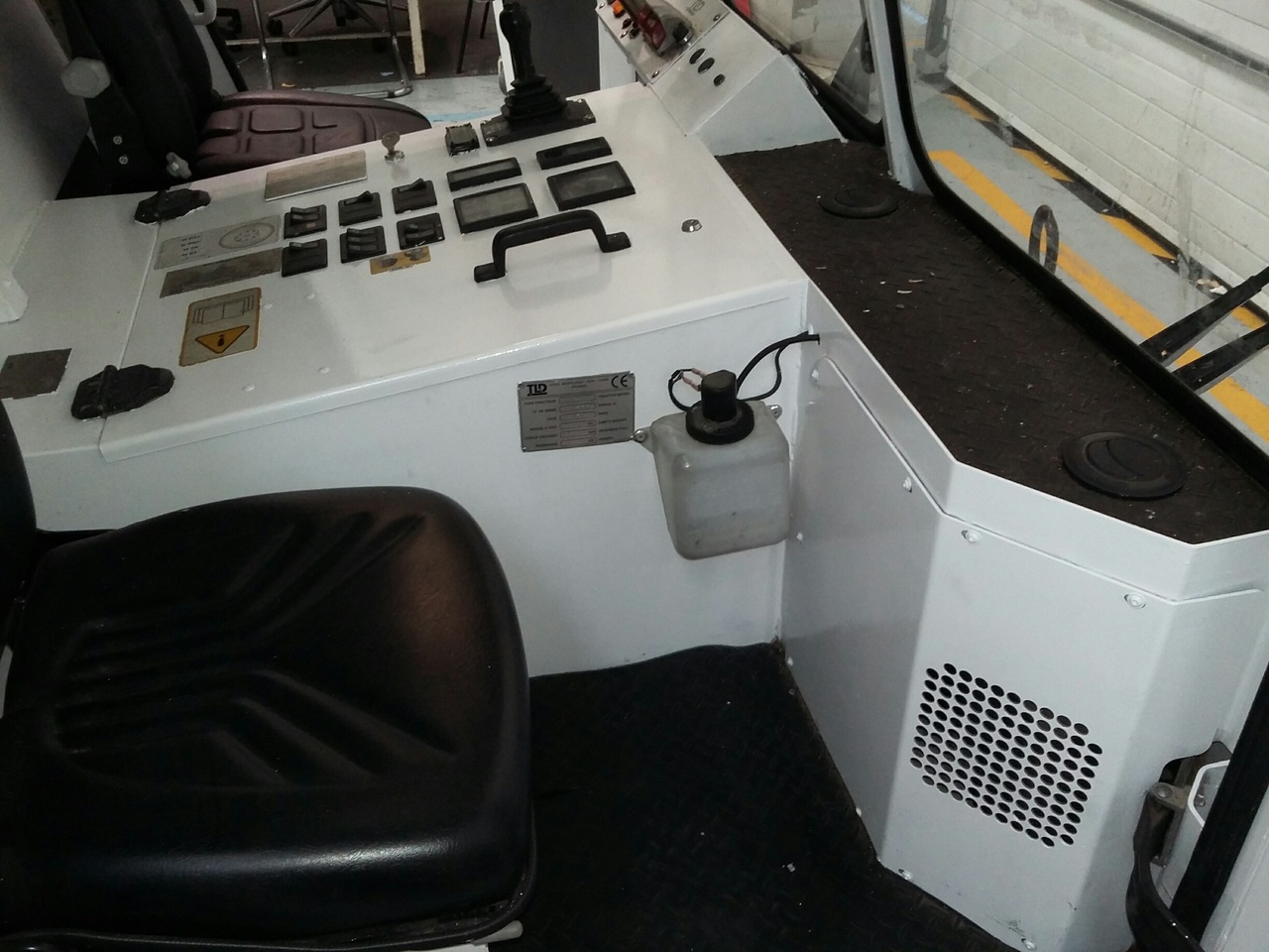 Pushback Tractor TLD TMX400-30 - Orlaivių vilkikas: foto 5 Pushback Tractor TLD TMX400-30 - Orlaivių vilkikas: foto 5