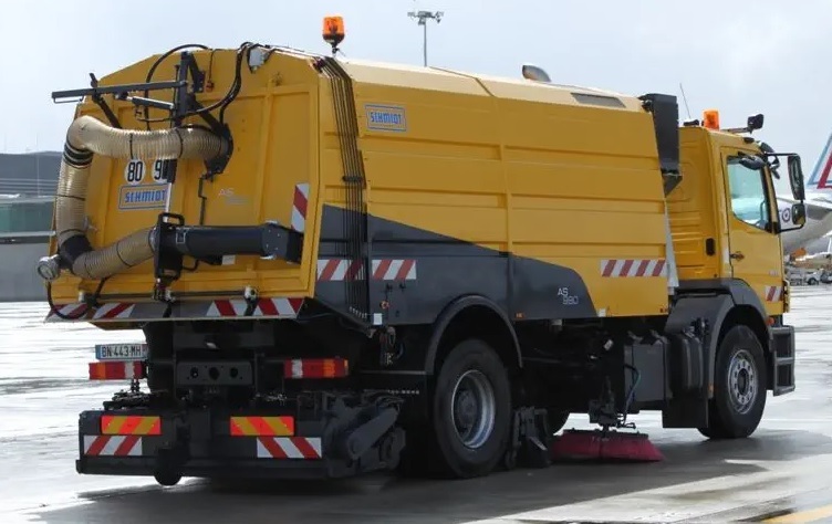 Runway Sweeper Schmidt AS990 - Gatvių šlavimo mašina: foto 2 Runway Sweeper Schmidt AS990 - Gatvių šlavimo mašina: foto 2