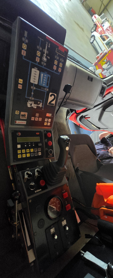 Sides - Gaisrinė mašina: foto 4 Sides - Gaisrinė mašina: foto 4