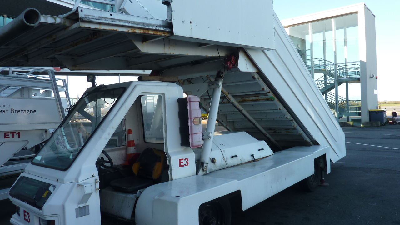 TLD Passenger stairs ABS580 - Keleivių laiptai: foto 1 TLD Passenger stairs ABS580 - Keleivių laiptai: foto 1