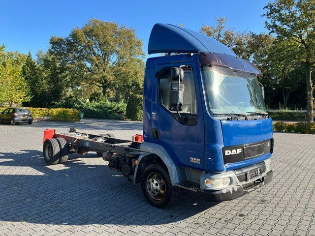 DAF LF 220 FA45.220 LF - Važiuoklės sunkvežimis: foto 2 DAF LF 220 FA45.220 LF - Važiuoklės sunkvežimis: foto 2