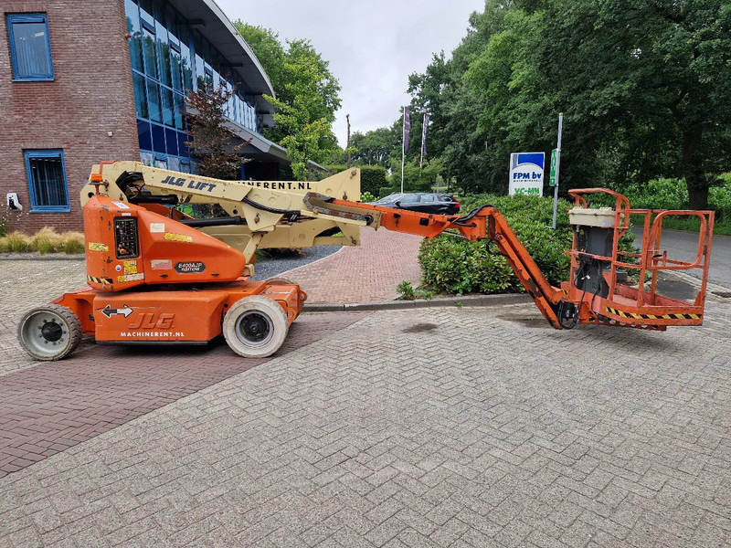 JLG E400AJPN - Alkūninis keltuvas: foto 2 JLG E400AJPN - Alkūninis keltuvas: foto 2