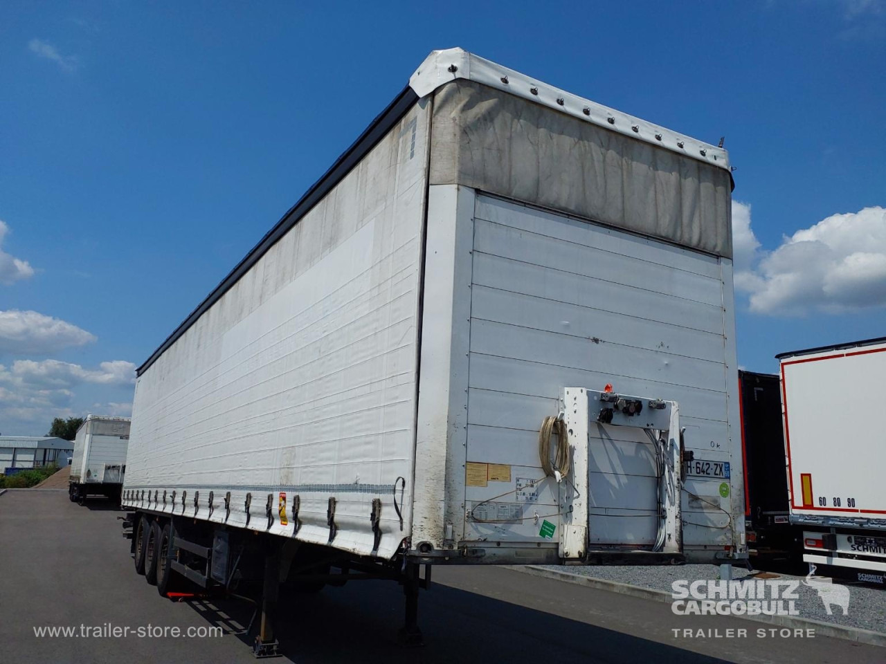 SCHMITZ Curtainsider Mega Taillift - Tentinė puspriekabė: foto 1 SCHMITZ Curtainsider Mega Taillift - Tentinė puspriekabė: foto 1