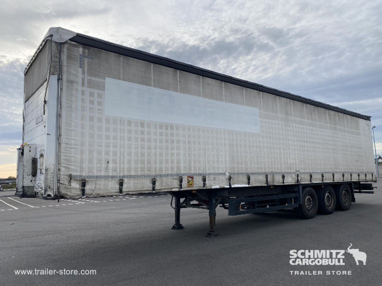 SCHMITZ Curtainsider Standard - Tentinė puspriekabė: foto 1 SCHMITZ Curtainsider Standard - Tentinė puspriekabė: foto 1
